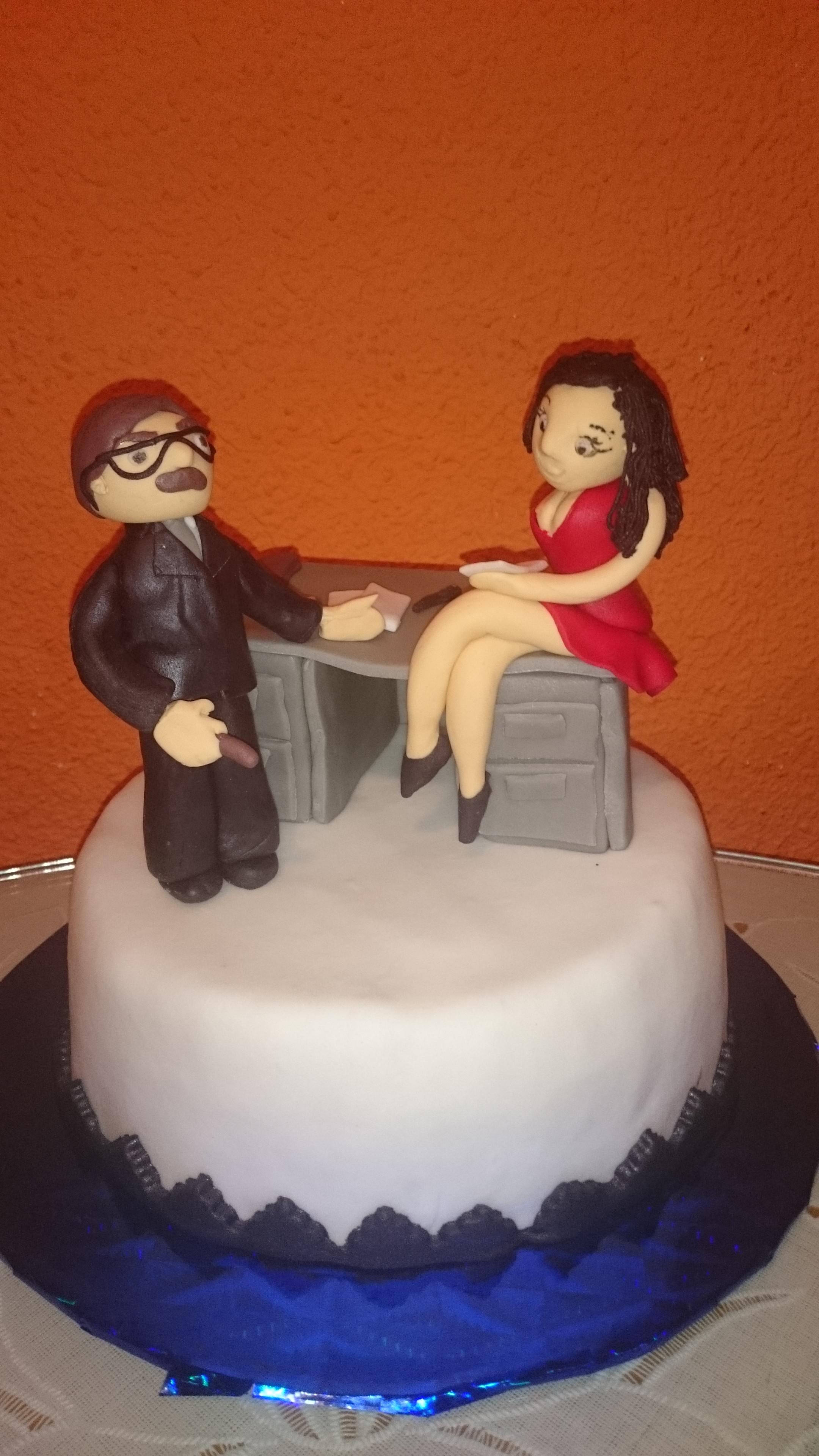 Tarta Jefe con secretaria Sexy - Tartas Fondant Madrid